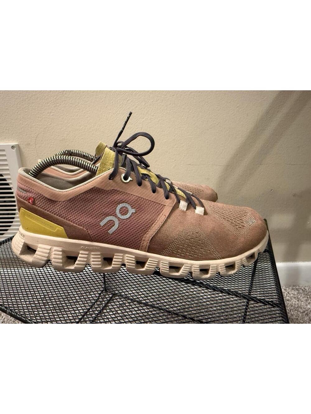 On Cloud X Running Shoes Sneakers - Women’s 8.5 - Pink